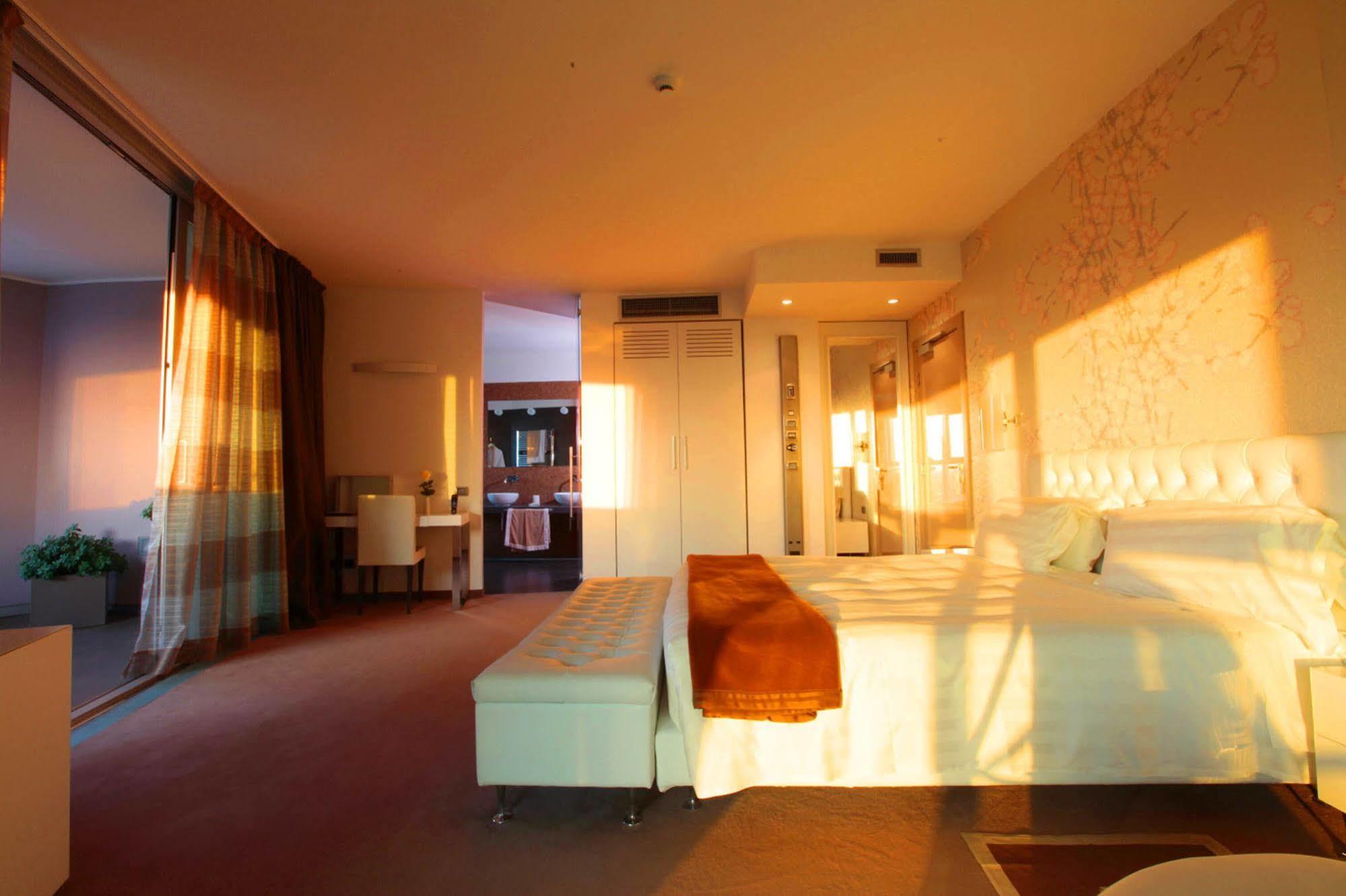 Hotel For You Cernusco Sul Naviglio Dış mekan fotoğraf